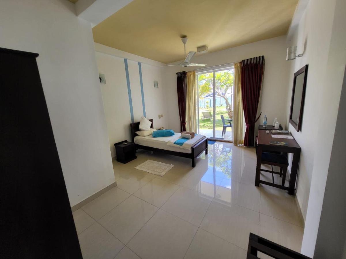 Rainbow Lagoon Resort Negombo Extérieur photo