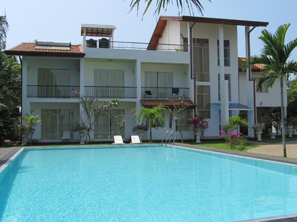 Rainbow Lagoon Resort Negombo Extérieur photo